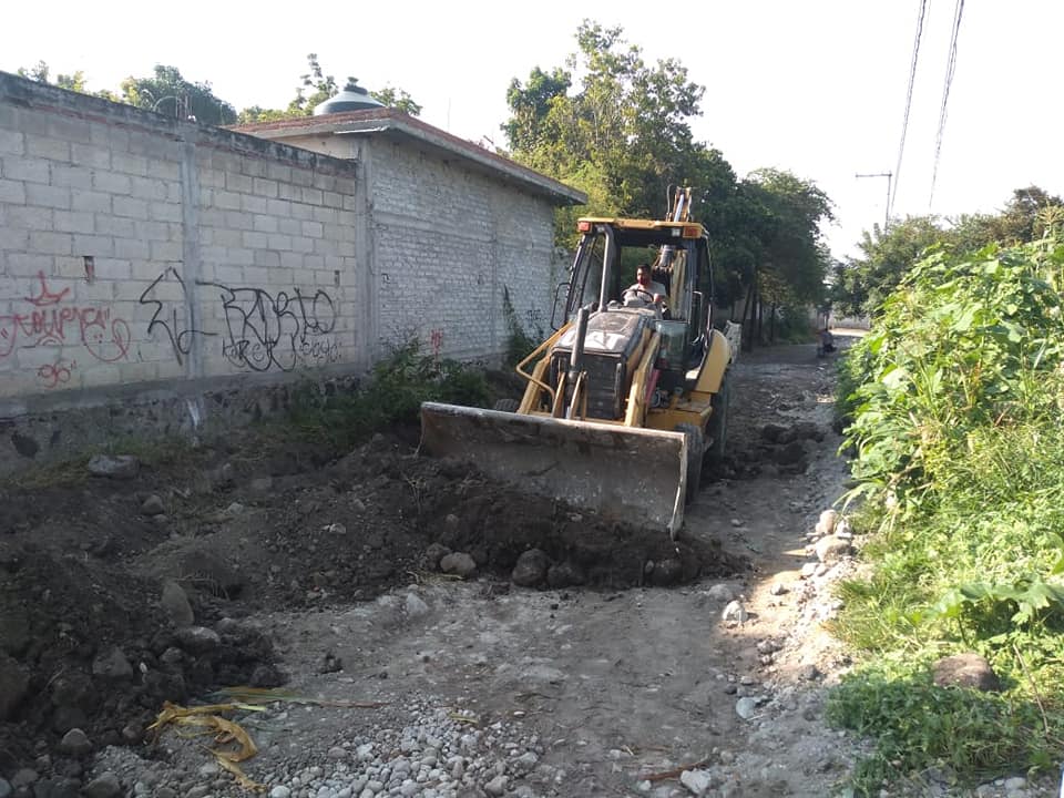 REPARACIÓN DE CALLES EN EL MUNICIPIO.